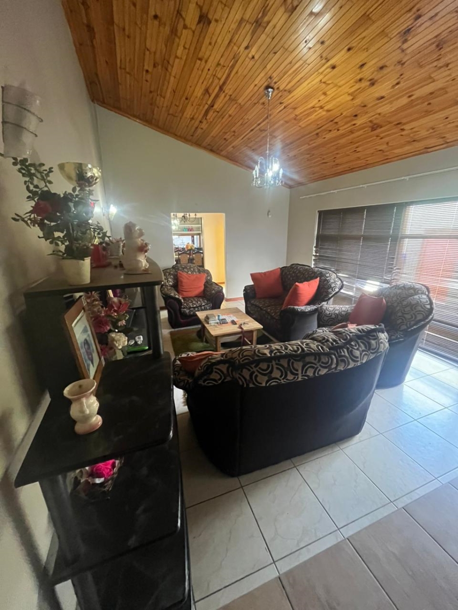 5 Bedroom Property for Sale in Amalinda Eastern Cape